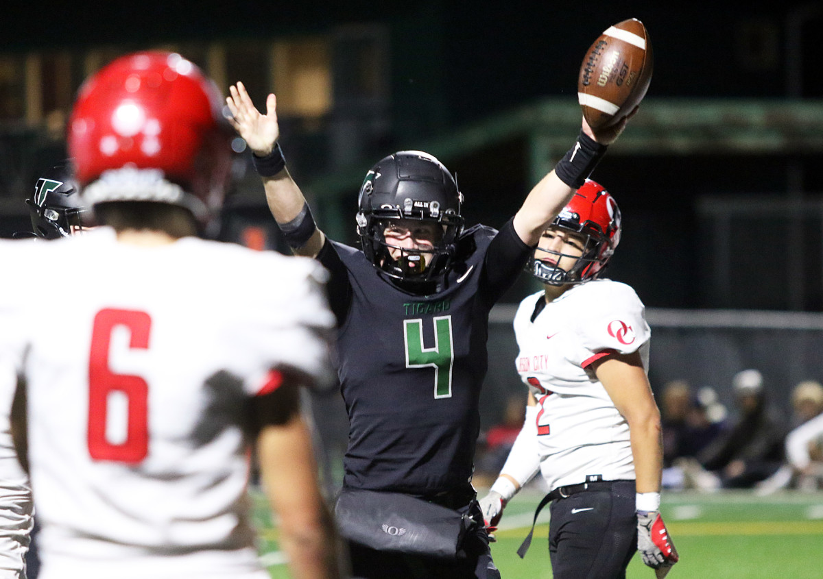 a Oregon City Tigard football Oregon September 29 2023 Dan Brood 38
